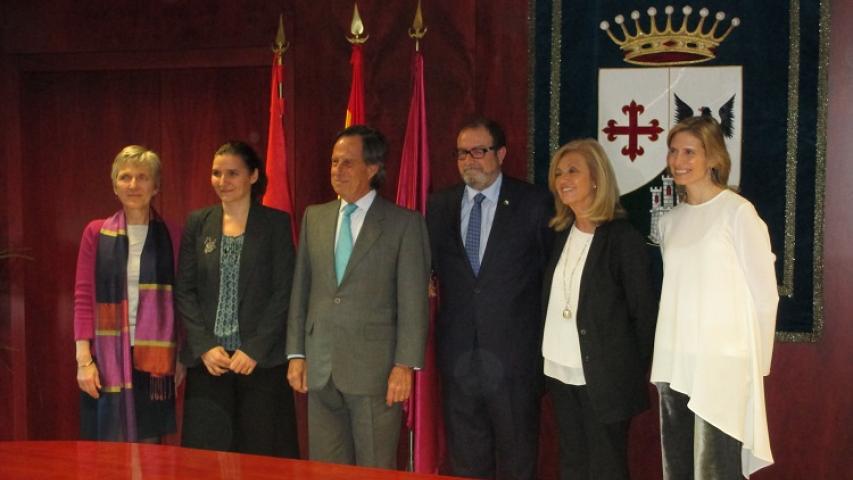 Firma de convenio de Ayto Alcobendas con Manos Unidas Madrid