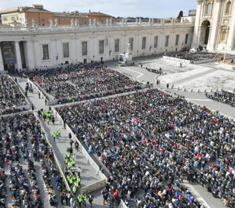 Diversos momentos de la Audiencia. Foto: Vatican News