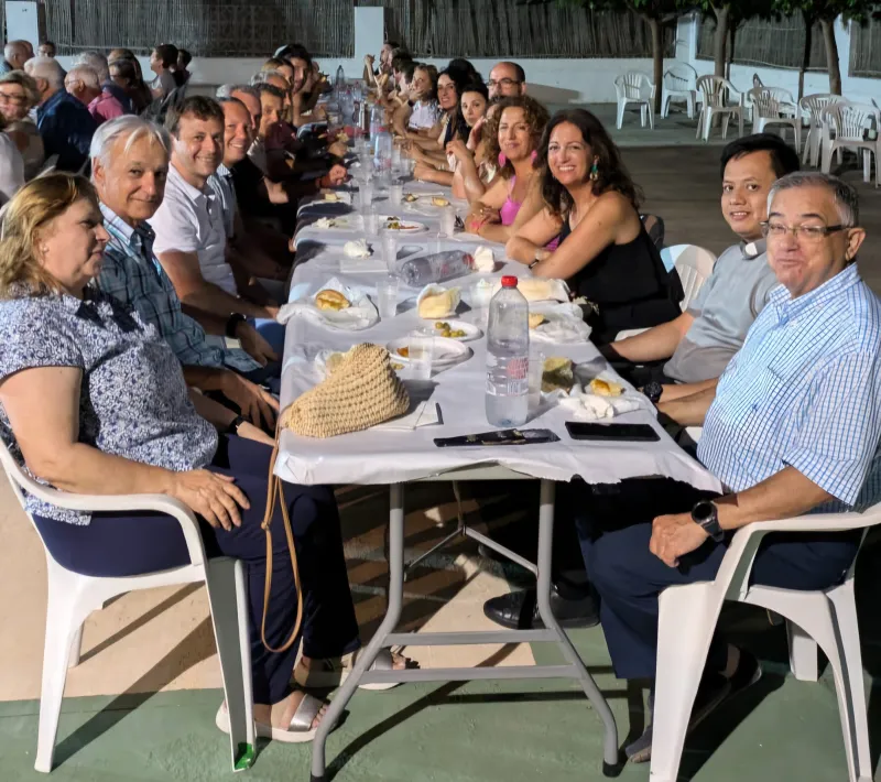 El párroco, concejales y representantes de partidos.