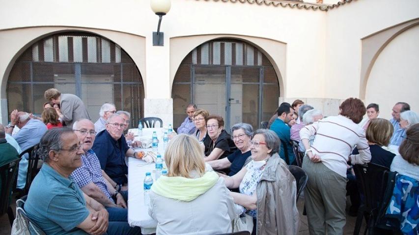 Cena solidaria en la comarcal de Sagunto de Manos Unidas Valencia.