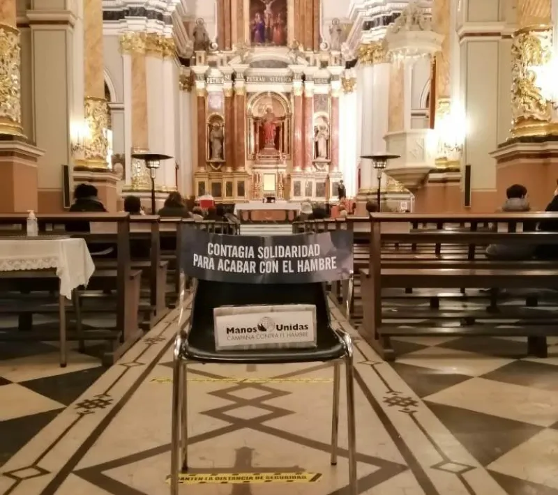 Las voluntarias de Buñol difunden la campaña "Contagia Solidaridad" entre sus vecinos. Manos Unidas Valencia.