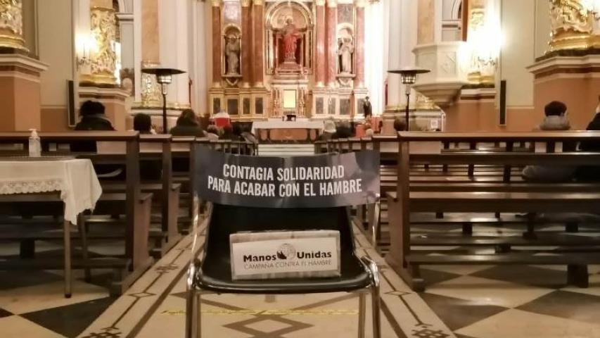 Las voluntarias de Buñol difunden la campaña "Contagia Solidaridad" entre sus vecinos. Manos Unidas Valencia.