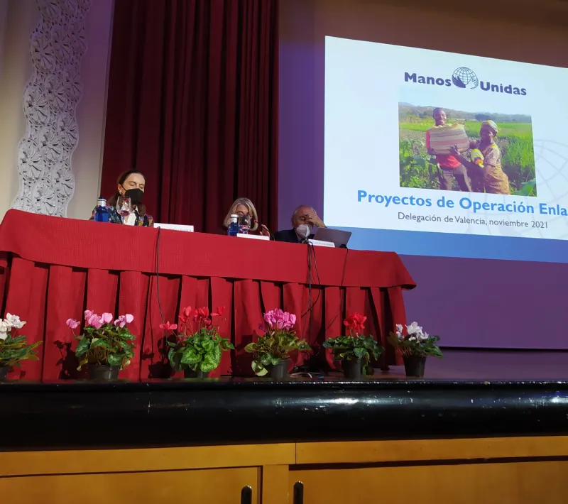 Marisa Elosua, coordinadora de Operación Enlace de Manos Unidas; Ana Ruiz, delegada de Valencia y Eladio Seco de Herrera, tesorero de Valencia.