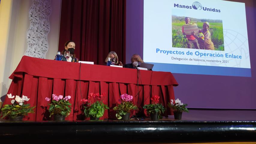Marisa Elosua, coordinadora de Operación Enlace de Manos Unidas; Ana Ruiz, delegada de Valencia y Eladio Seco de Herrera, tesorero de Valencia.