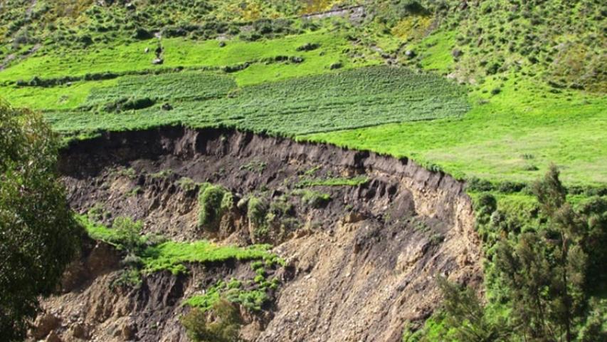 Derrumbes de campos a consecuencia de las fuertes lluvias