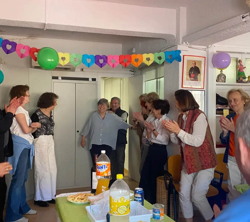 Pilar llega por sorpresa a su despedida tras 6 años de delegada de Manos Unidas Madrid