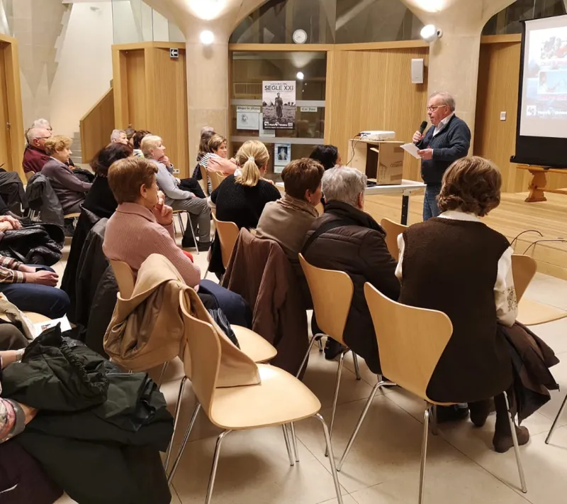 Joan Martí agradece su presencia a los asistentes al acto