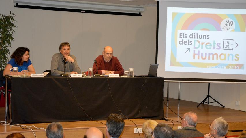 La sala de Cristianisme i Justícia se llenó para seguir la charla