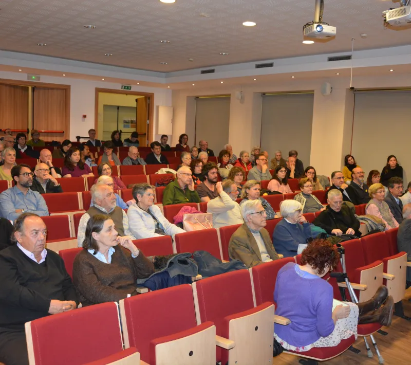 La sala de Cristianisme i Justícia se llenó para seguir la charla