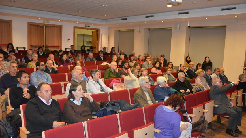 La sala de Cristianisme i Justícia se llenó para seguir la charla