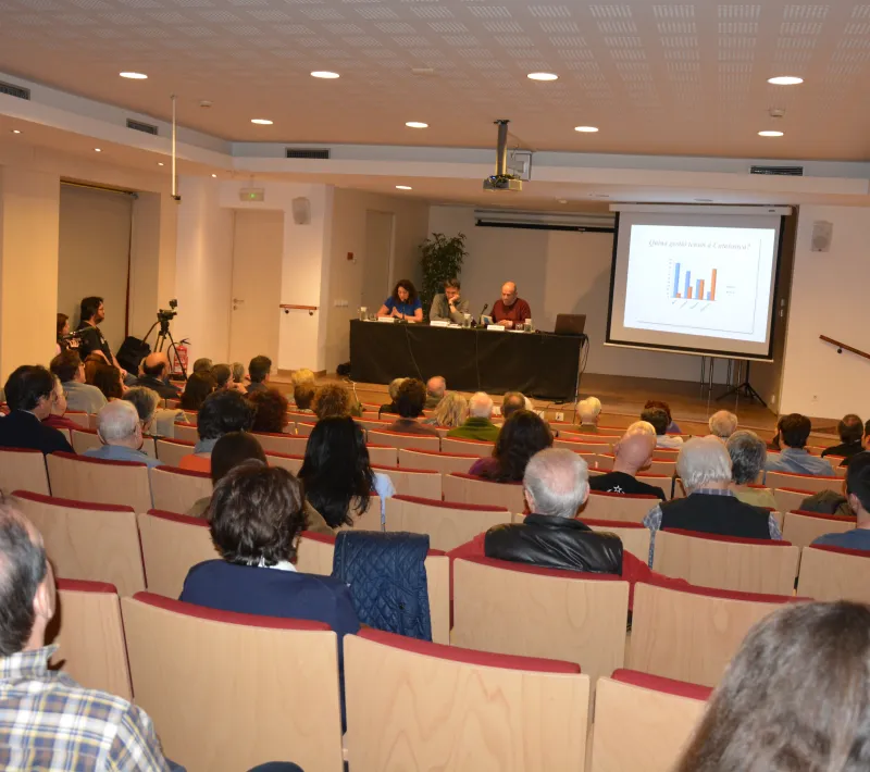 La sala de Cristianisme i Justícia se llenó para seguir la charla