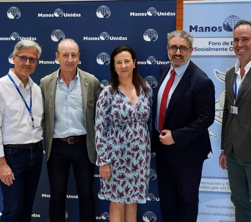 Santiago Guadalajara, voluntario; Enrique La Roca, voluntario; Isabel Giménez, Fundación de Estudios Bursátiles de Valencia; Santiago de Taranco, presidente de Alberta Norweg y Álvaro Cabrera, voluntario.