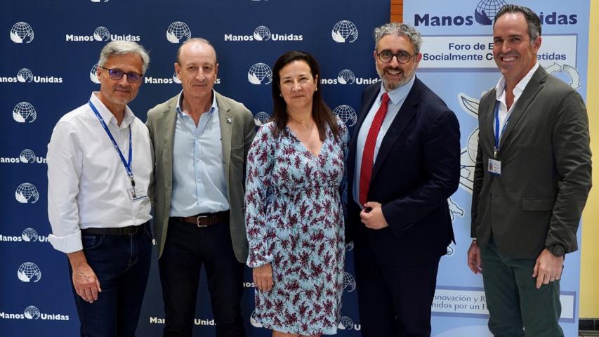 Santiago Guadalajara, voluntario; Enrique La Roca, voluntario; Isabel Giménez, Fundación de Estudios Bursátiles de Valencia; Santiago de Taranco, presidente de Alberta Norweg y Álvaro Cabrera, voluntario.