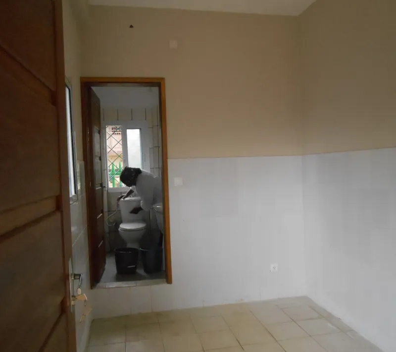 Atención sanitaria de calidad para una barriada pobre en Camerún. Manos Unidas Valencia