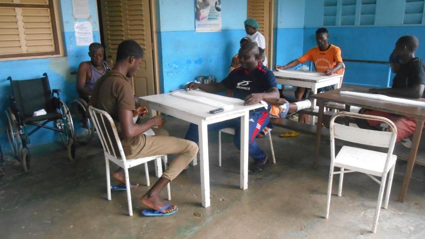 Atención sanitaria de calidad para una barriada pobre en Camerún. Manos Unidas Valencia