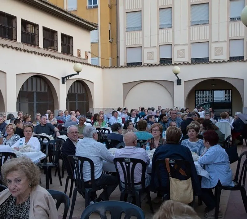 Cena solidaria en la comarcal de Sagunto de Manos Unidas Valencia.