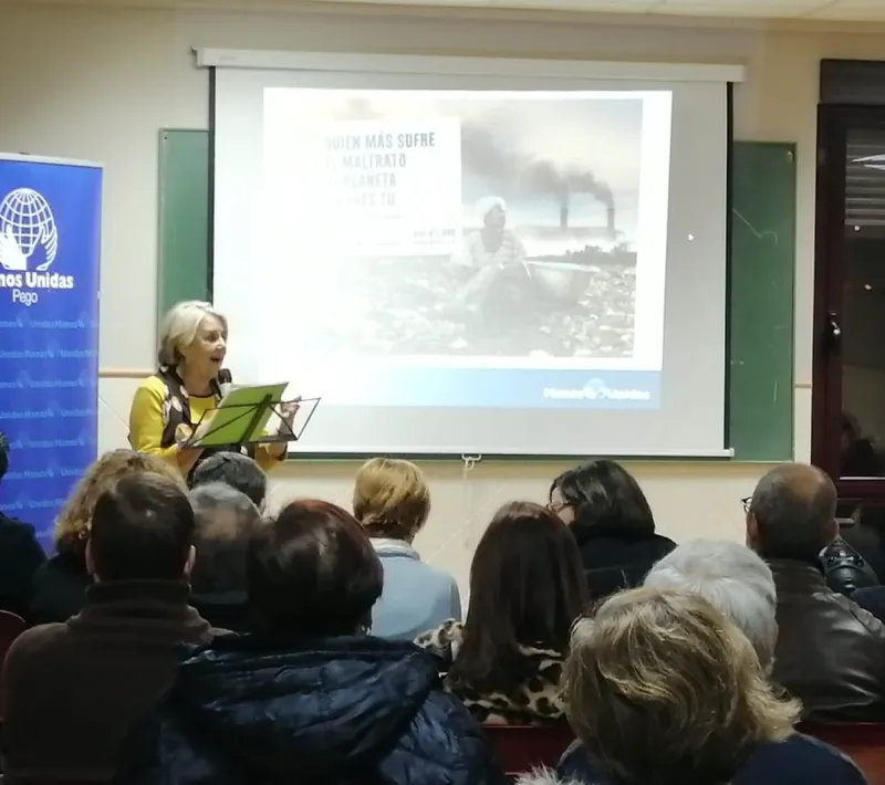 Ana Ruiz Ruiz, presidenta delegada de Manos Unidas Valencia explicó la campaña "Quien más sufre el maltrato al planeta no eres tú"