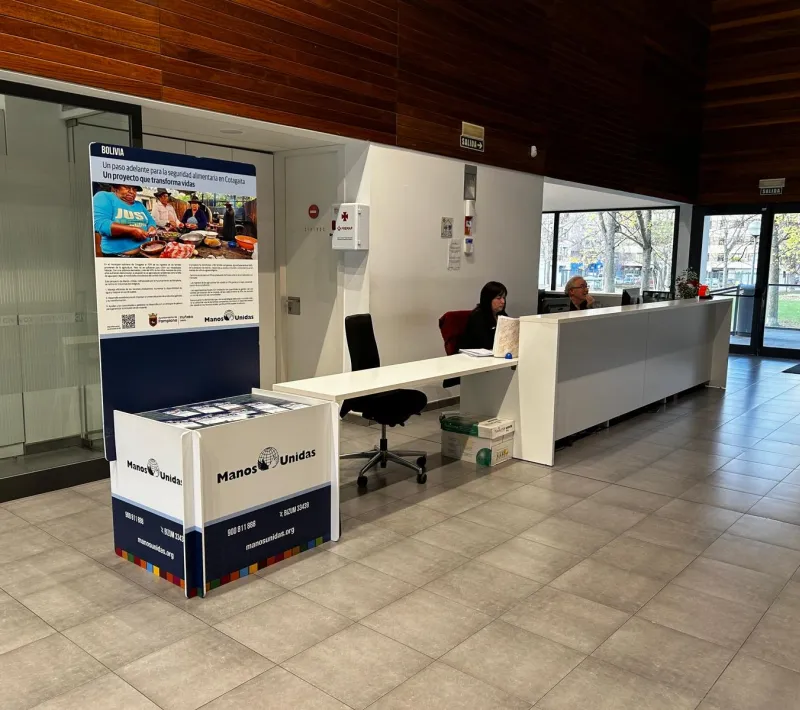 Civivox Iturrama: stand del proyecto de Bolivia financiado por el Ayuntamiento de Pamplona