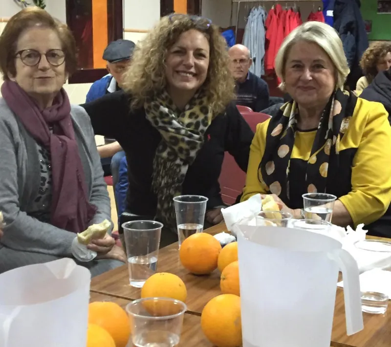 Ana Ruiz Ruiz, delegada de Manos Unidas Valencia junto con las compañeras de Pego.