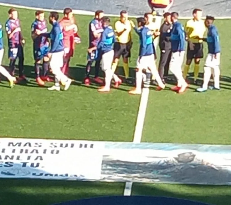 Levante UD ha mostrado la campaña de Manos Unidas en su campo de forma altruista.