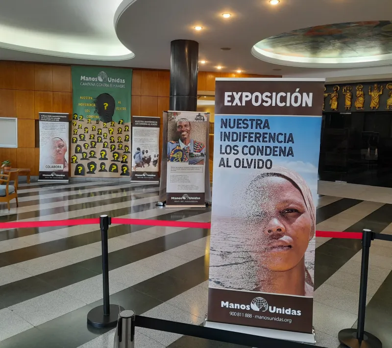 Exposición de Manos Unidas Valencia en el colegio El Pilar.