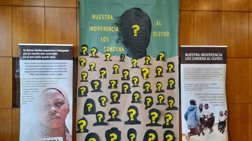 Exposición de Manos Unidas Valencia en el colegio El Pilar.