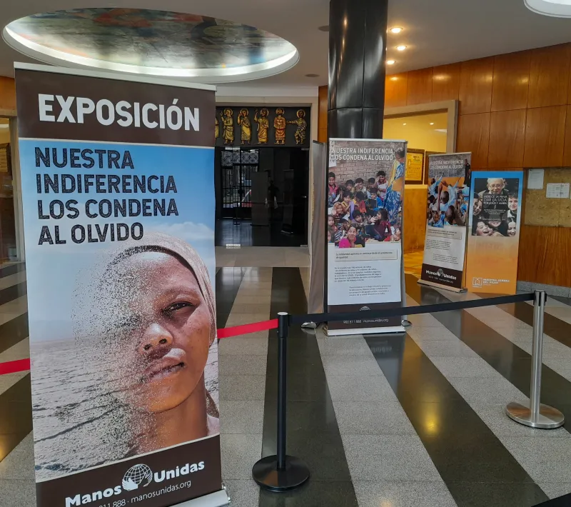 Exposición de Manos Unidas Valencia en el colegio El Pilar.