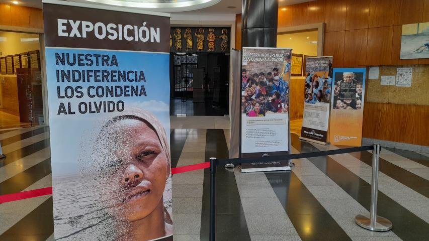 Exposición de Manos Unidas Valencia en el colegio El Pilar.