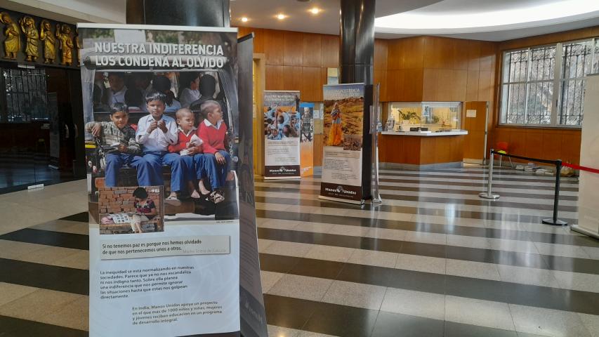 Exposición de Manos Unidas Valencia en el colegio El Pilar.