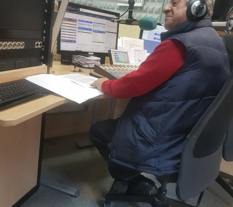 Voluntarios de Manos Unidas Madrid en la realización del programa Iglesia Viva de Radio María