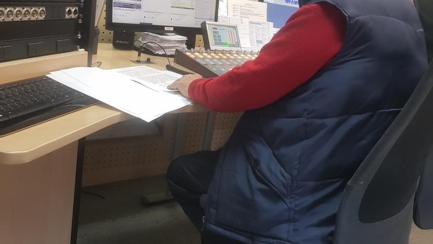 Voluntarios de Manos Unidas Madrid en la realización del programa Iglesia Viva de Radio María