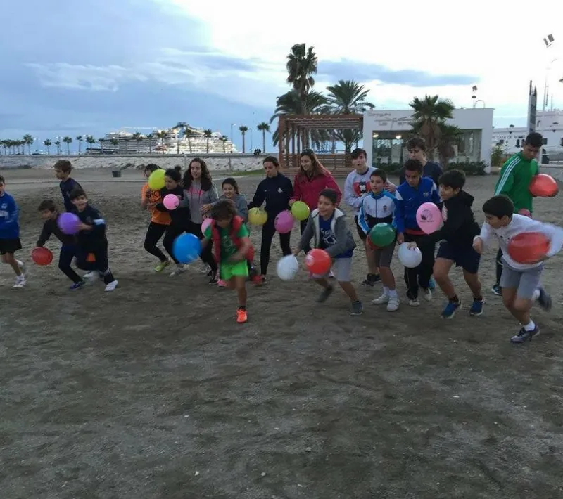 en el club mediterraneo se enciende la llama con manos unidas1