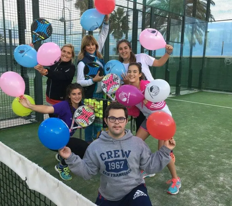 en el club mediterraneo se enciende la llama con manos unidas6
