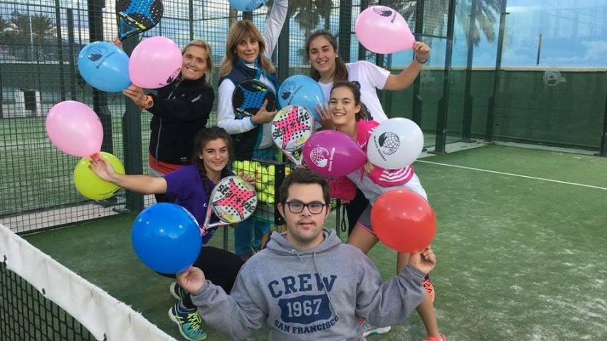 en el club mediterraneo se enciende la llama con manos unidas6