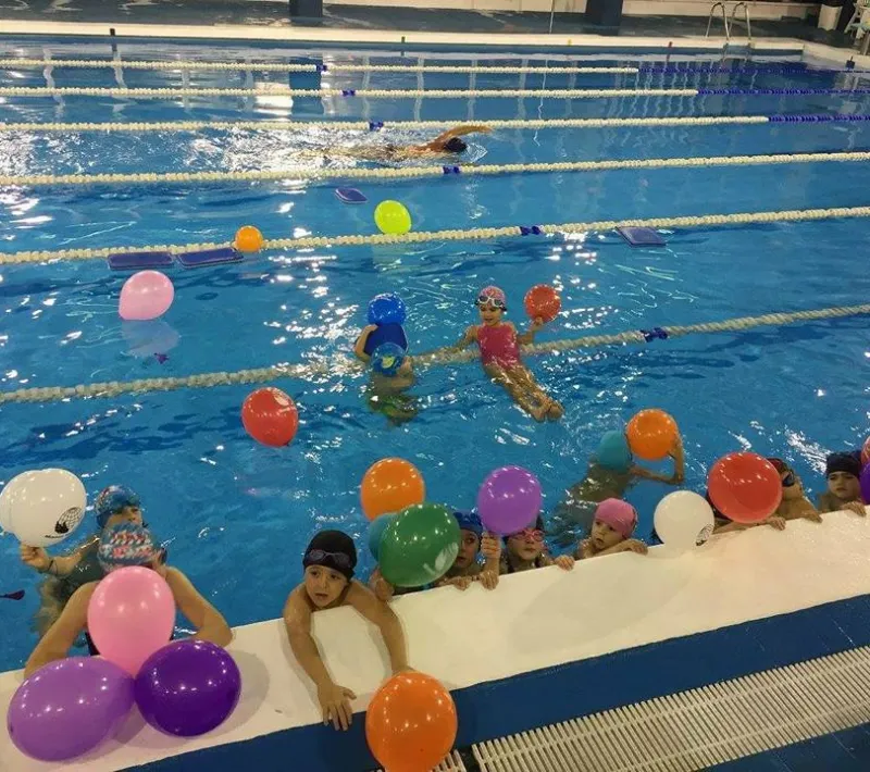 en el club mediterraneo se enciende la llama con manos unidas7