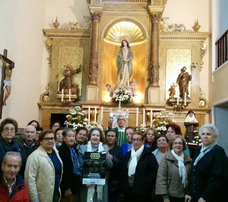 en el convento de las hermanas de santa angela de la cruz de pizarra malaga encienden la llama