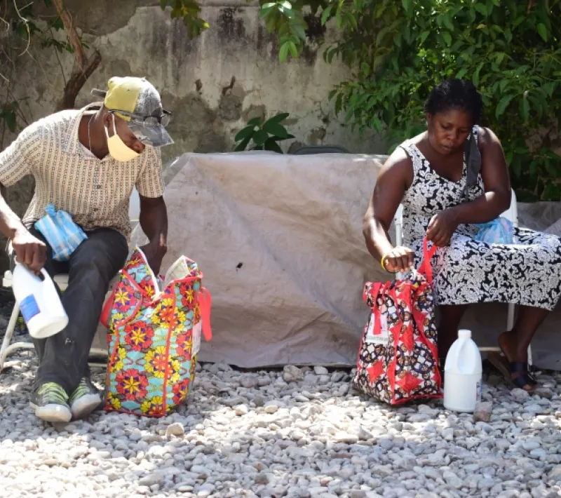 entrega de kits en la plaine fondation tous ensemble