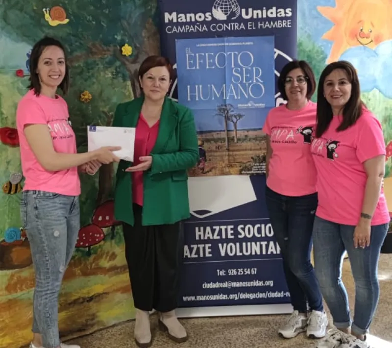 entrega dinero bocadillo solidario j castillo 2024