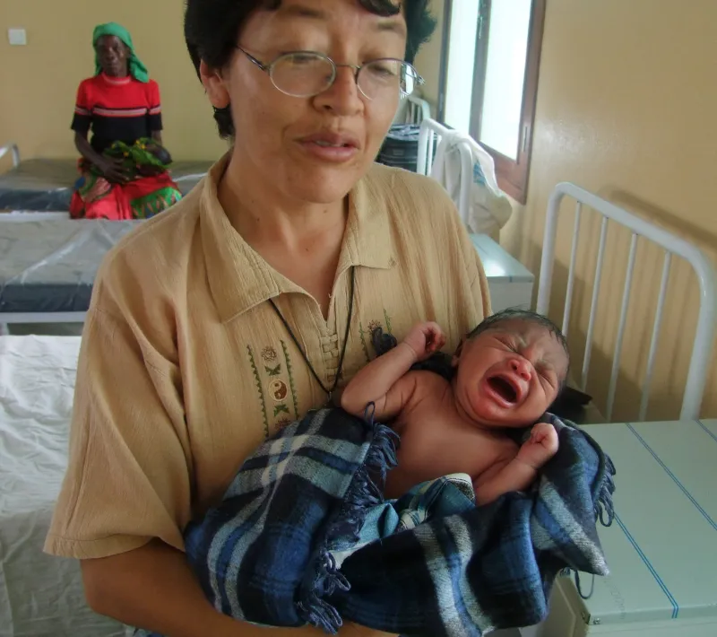 Uno de los primeros bebés nacidos en la maternidad de Estaquinha