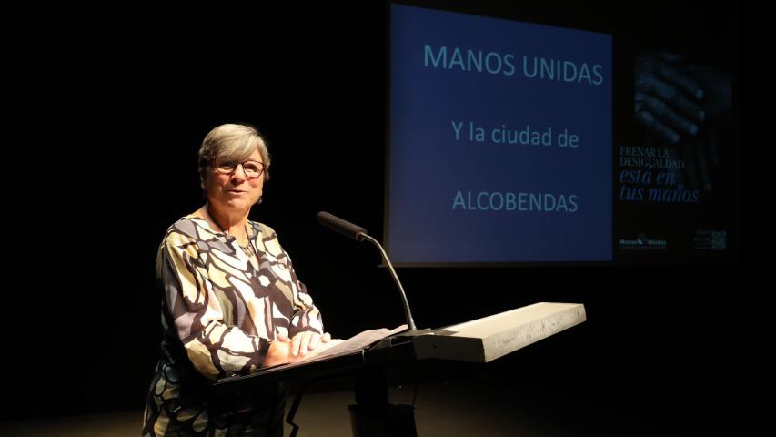 Nuestra delegada en el espectáculo de Papel y Pluma 2023 en Alcobendas a beneficio de Manos Unidas