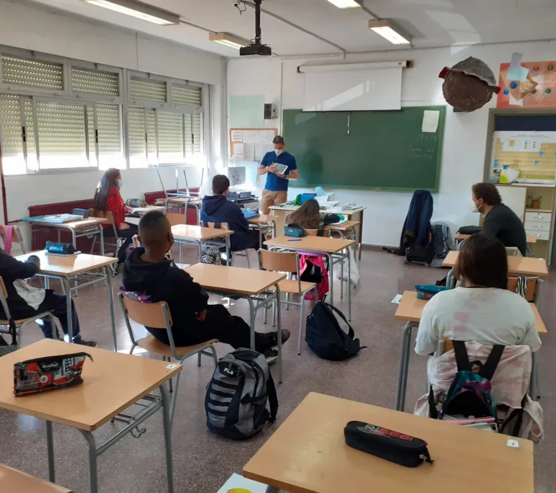 Los alumnos han mostrado mucho interés por la actividad de robótica promovida por Manos Unidas Valencia con el apoyo de la Generalitat Valenciana.