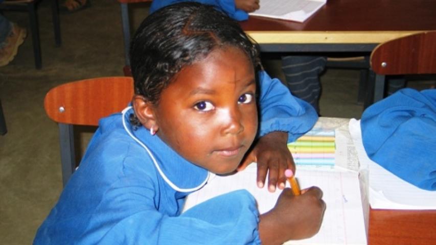 Niña en el colegio de primaria de Adigrat, Etiopía