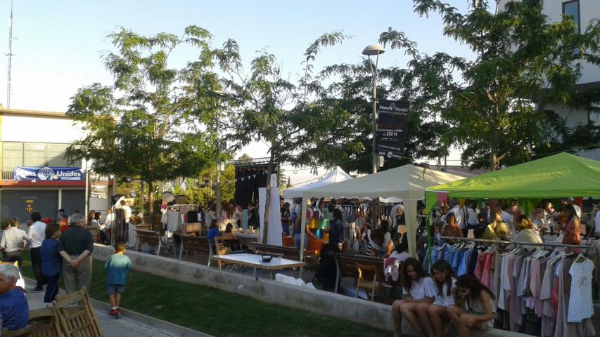 Hubo gran cantidad de movimiento en la zona de tiendas de artesanía