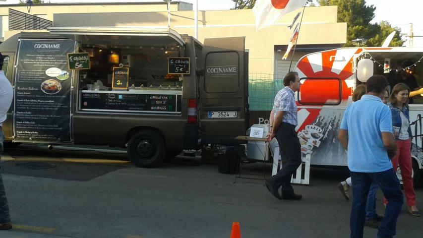 Dos de los food trucks que se apuntaron a la jornada solidaria
