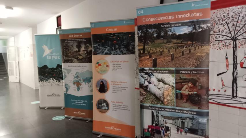 Exposición Construir la Paz de Manos Unidas Madrid en el colegio República del Brasil