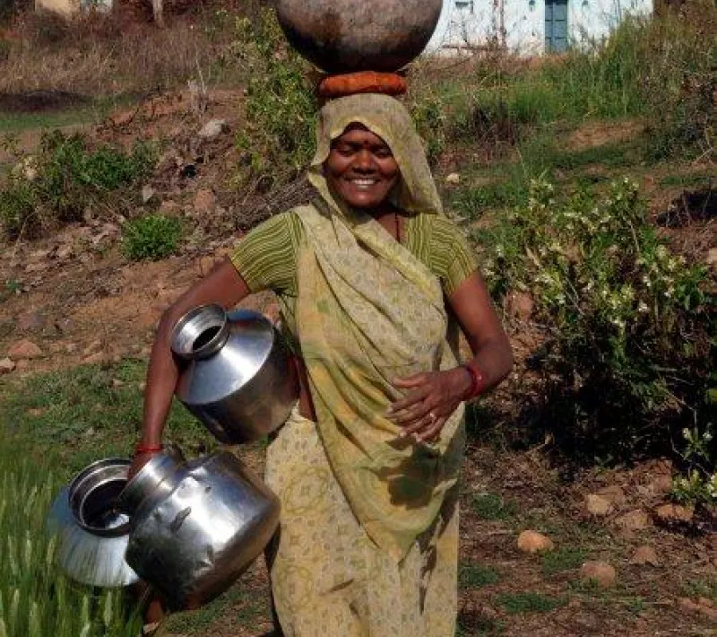 Exposición de fotografía "24 horas en la vida de una mujer en India", de Javier Cuadrado. En Manos Unidas Valencia
