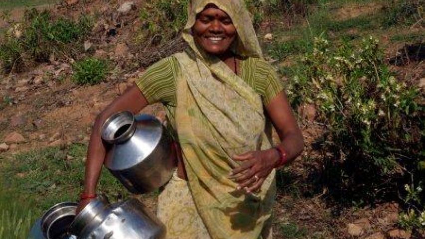 Exposición de fotografía "24 horas en la vida de una mujer en India", de Javier Cuadrado. En Manos Unidas Valencia