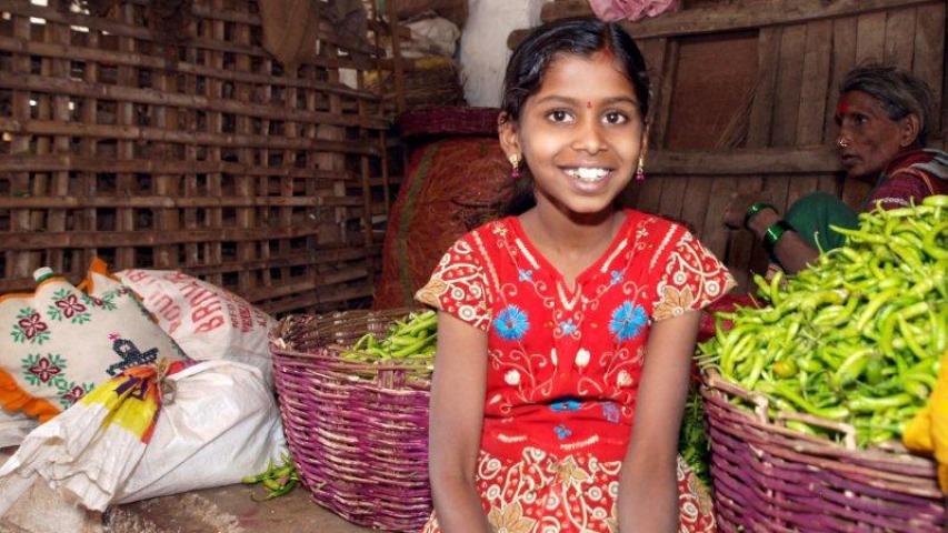 Exposición de fotografía "24 horas en la vida de una mujer en India", de Javier Cuadrado. En Manos Unidas Valencia