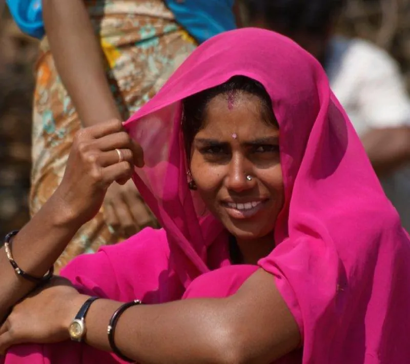 Exposición de fotografía "24 horas en la vida de una mujer en India", de Javier Cuadrado. En Manos Unidas Valencia