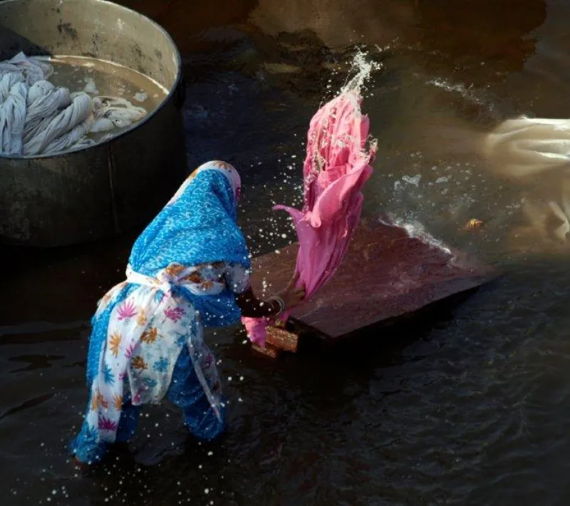 Exposición de fotografía "24 horas en la vida de una mujer en India", de Javier Cuadrado. En Manos Unidas Valencia